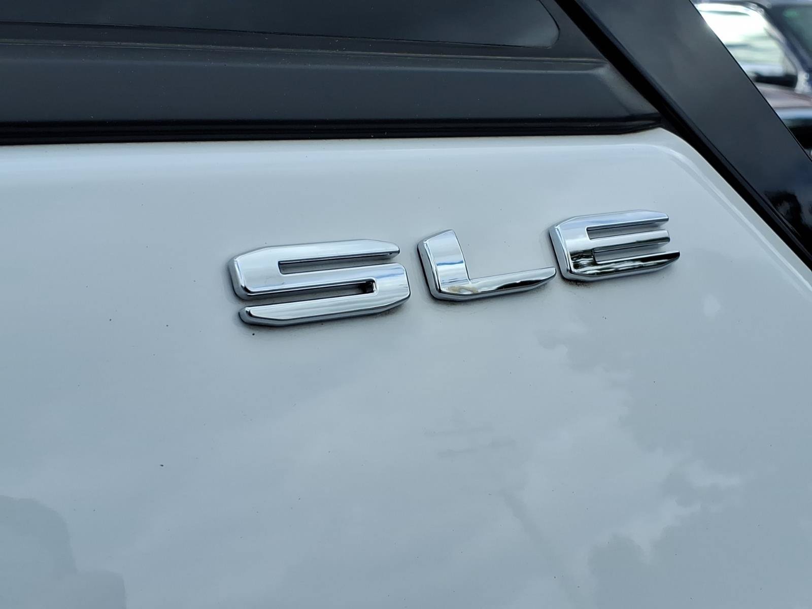 Used 2024 GMC Terrain SLE w/ Driver Convenience Package FWD image 23