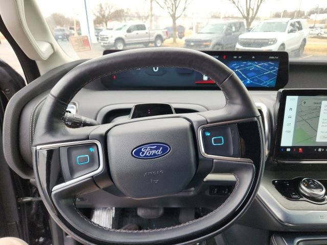 Certified 2025 Ford Expedition Max Platinum image 12