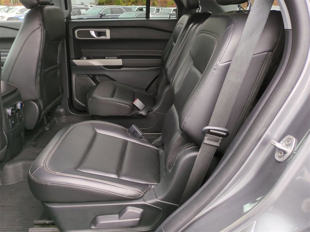 Certified 2022 Ford Explorer XLT w/ Equipment Group 202A image 14