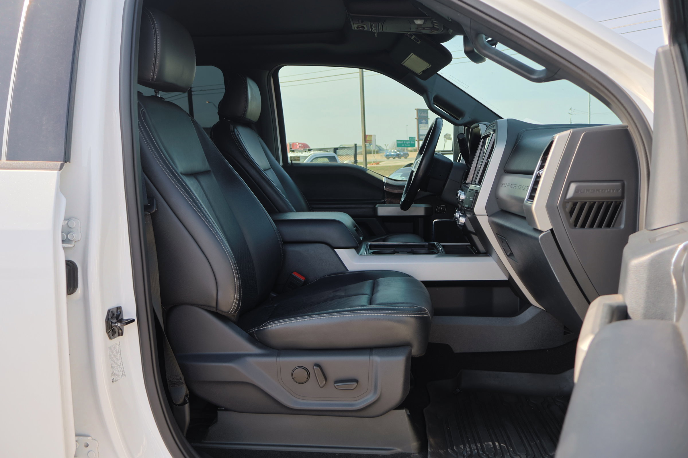 Certified 2022 Ford F250 Lariat w/ Tremor Off-Road Package image 39