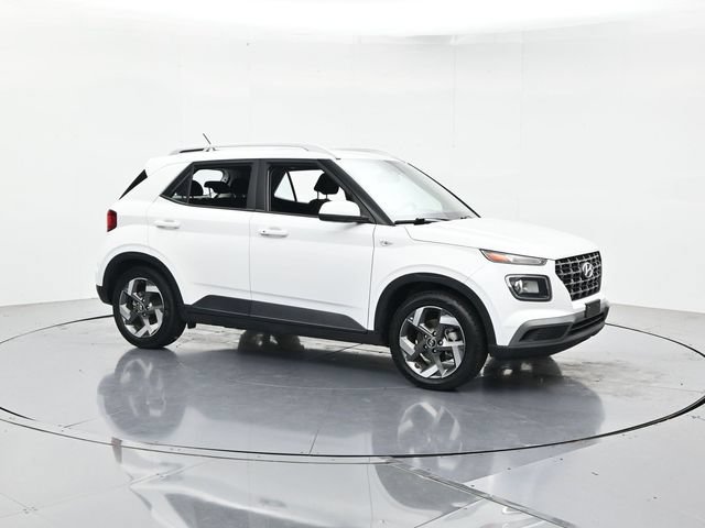 Used 2024 Hyundai Venue SEL FWD image 3