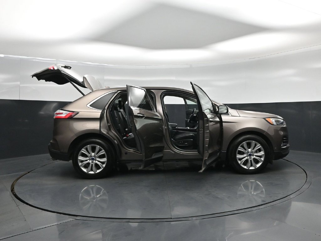 Certified 2019 Ford Edge Titanium w/ Equipment Group 301A FWD image 5