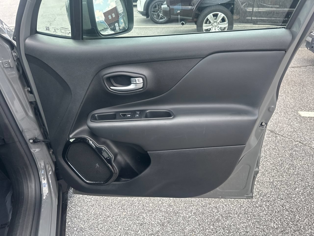 Used 2020 Jeep Renegade Altitude FWD image 14
