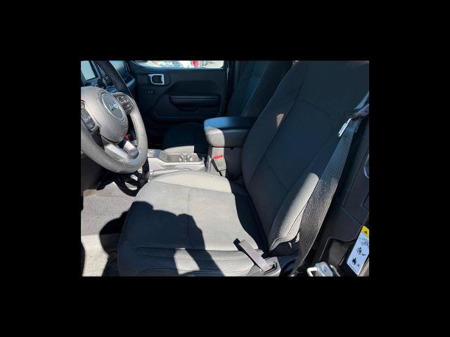 Used 2018 Jeep Wrangler Sport AWD/4WD image 12