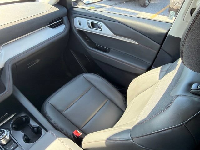 Certified 2025 Ford Explorer Active w/ Active Comfort Package AWD/4WD image 27