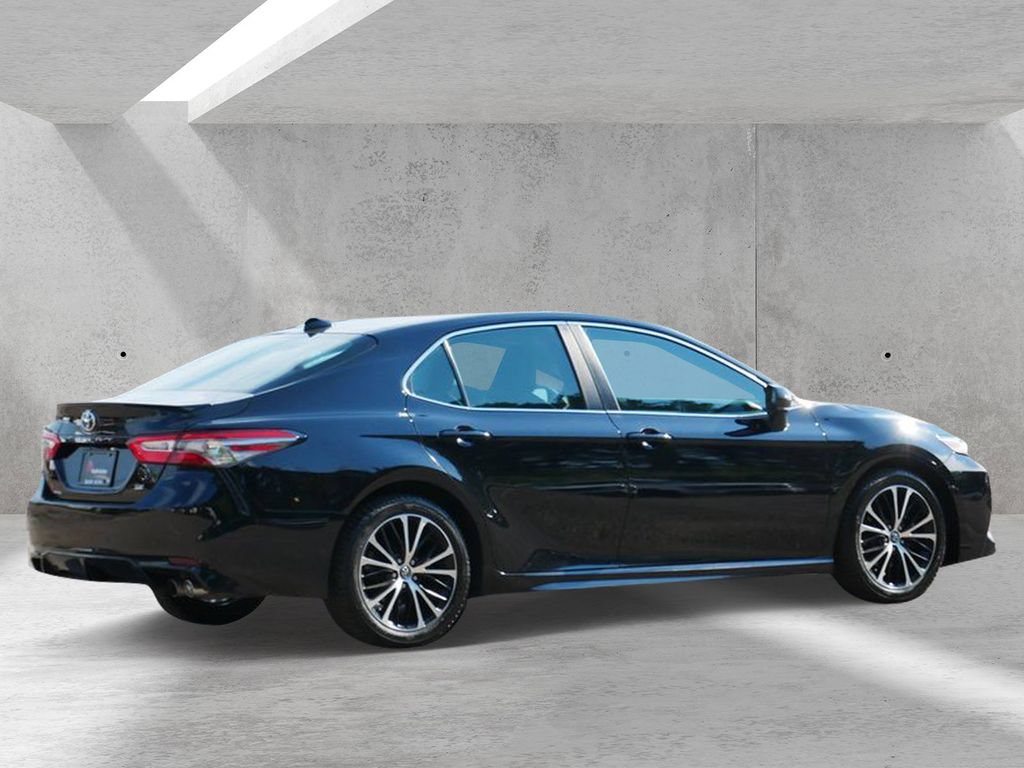 Used 2019 Toyota Camry SE FWD image 3
