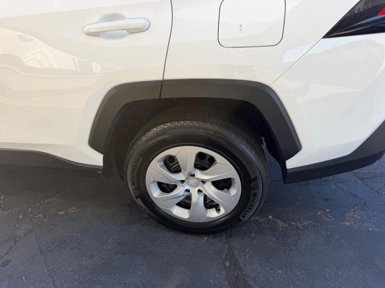 Used 2025 Toyota RAV4 LE AWD/4WD image 6