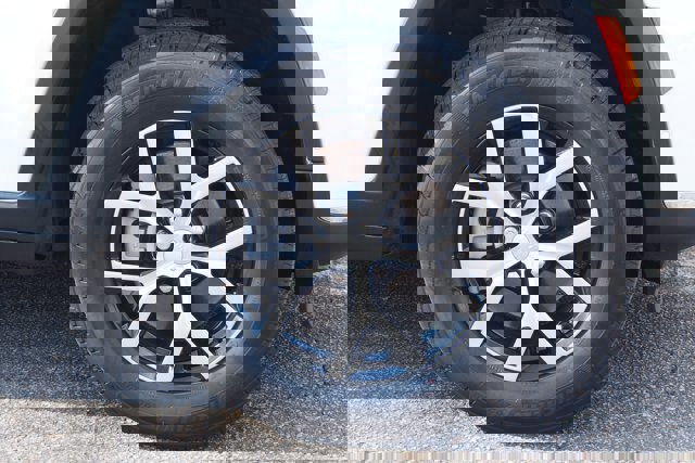 Used 2025 Jeep Grand Cherokee L Limited w/ Luxury Tech Group II image 9