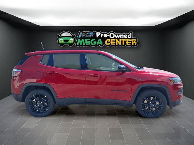 Used 2025 Jeep Compass Latitude w/ Altitude Special Edition AWD/4WD image 24
