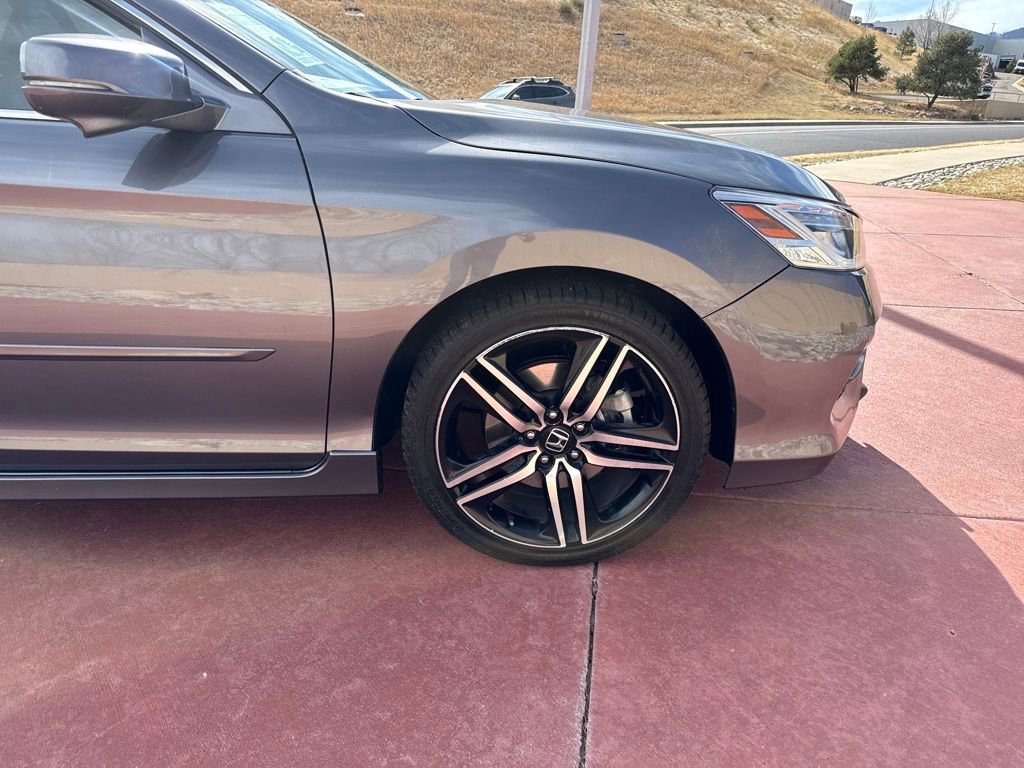 Used 2017 Honda Accord Touring image 31