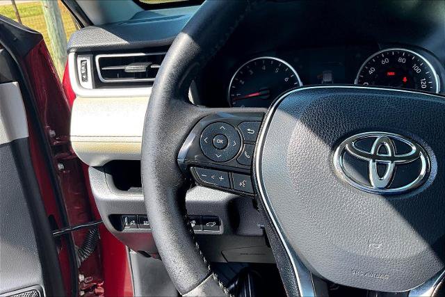 Used 2020 Toyota RAV4 XLE w/ Convenience Package FWD image 18