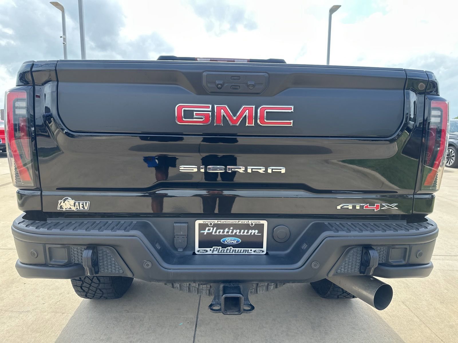 Used 2024 GMC Sierra 2500 AT4X w/ AT4X AEV Edition image 5