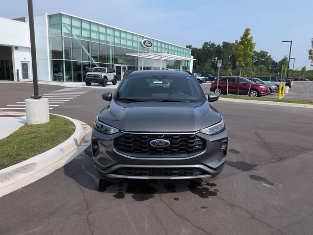 Certified 2023 Ford Escape ST-Line Select w/ Tech Pack #1 AWD/4WD image 8