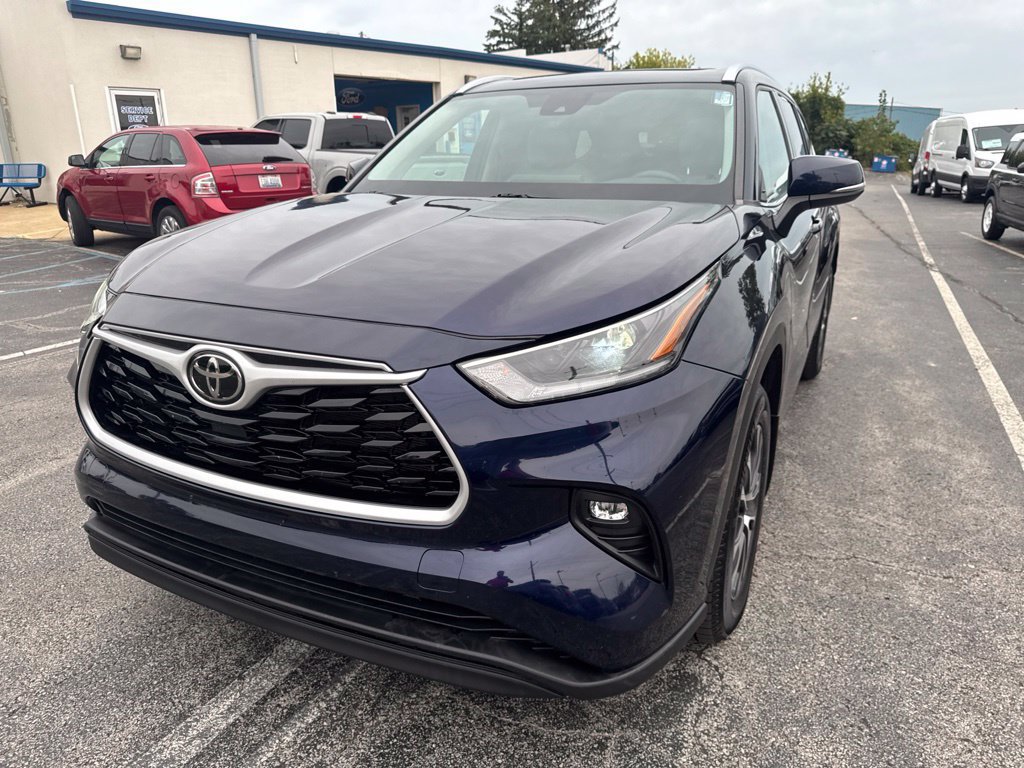 Used 2021 Toyota Highlander XLE AWD/4WD image 55