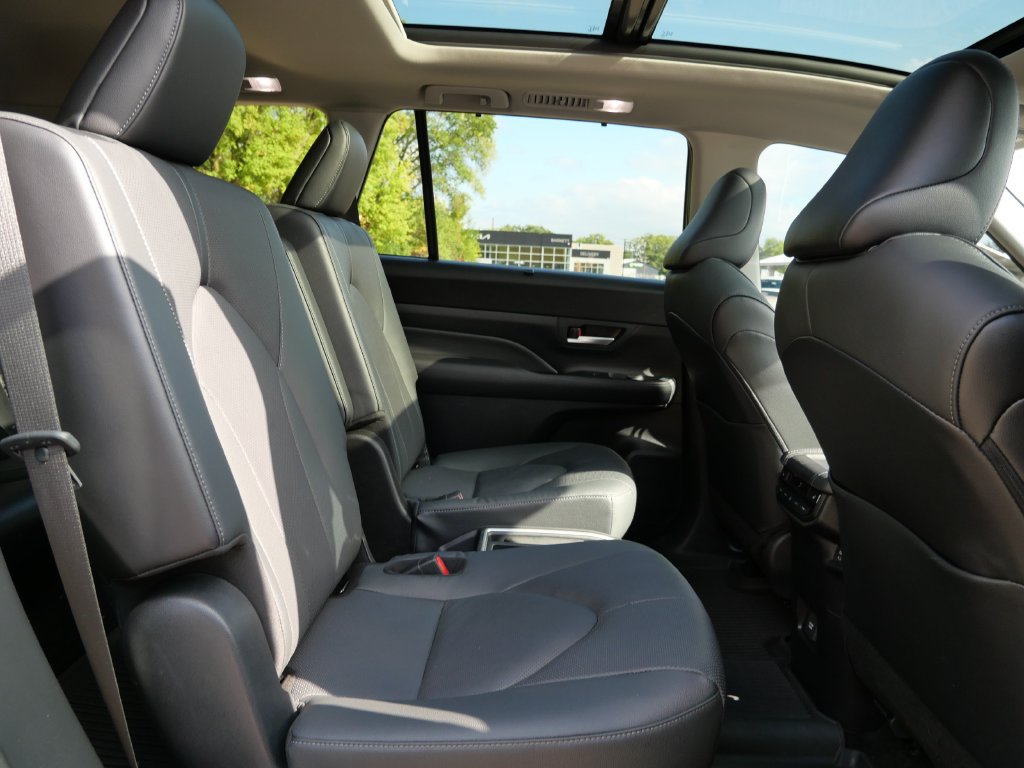 Used 2024 Toyota Grand Highlander AWD Hybrid image 14