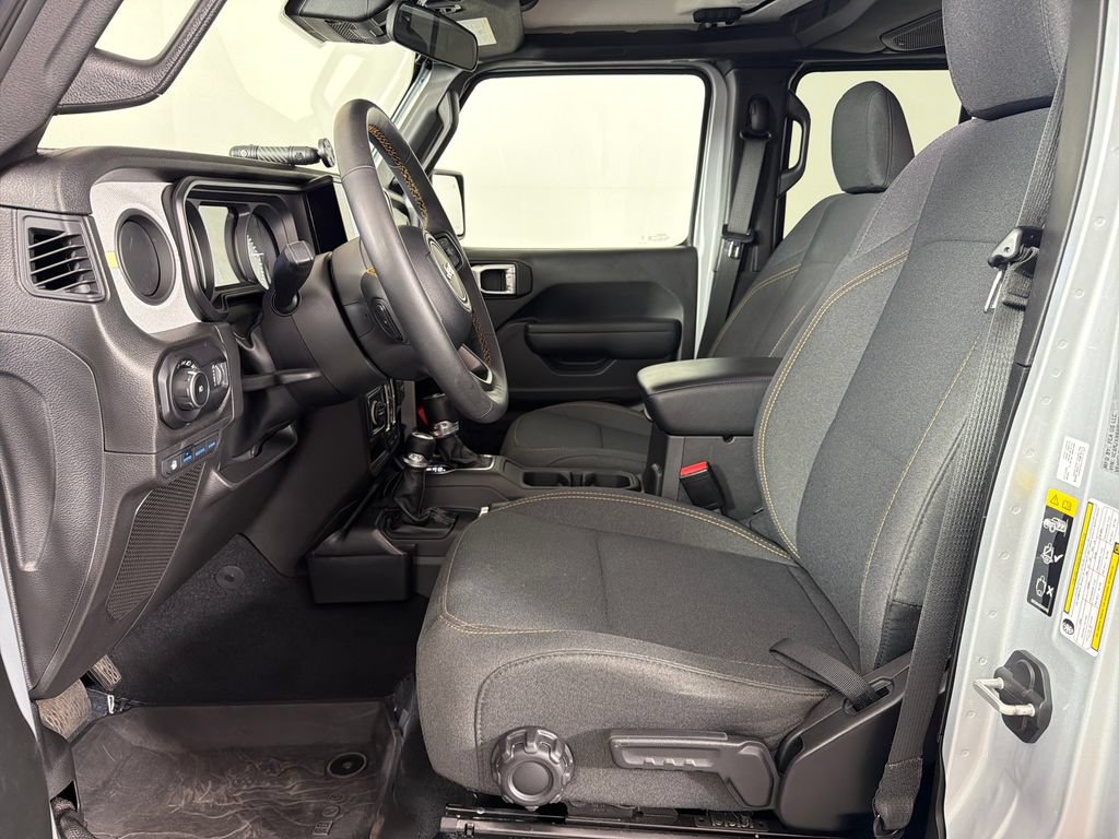 Used 2024 Jeep Wrangler Unlimited w/ Convenience Group AWD/4WD image 17