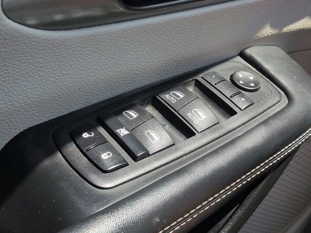 Used 2024 Chrysler Pacifica Touring-L FWD image 29