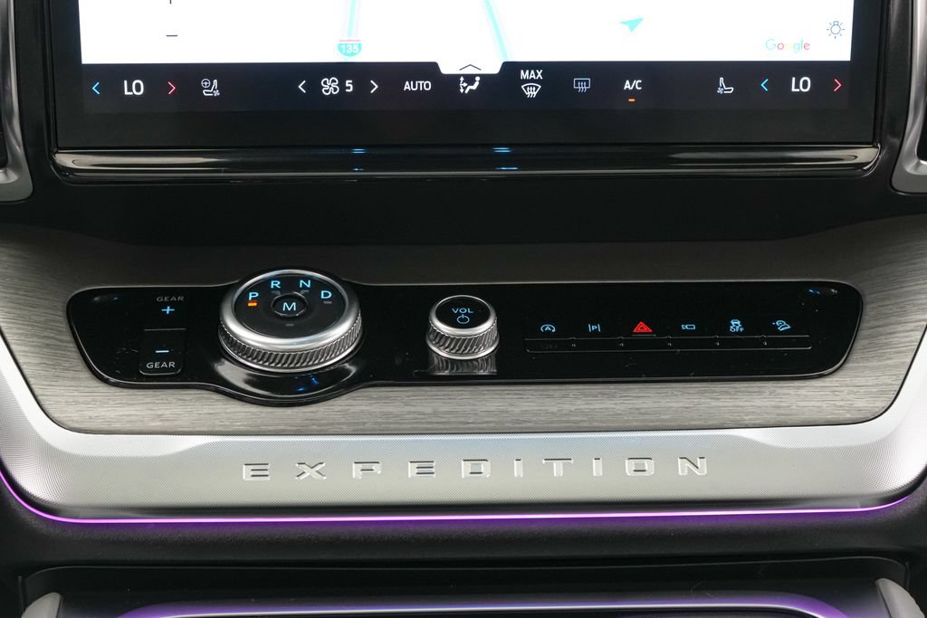 Certified 2025 Ford Expedition Platinum AWD/4WD image 17