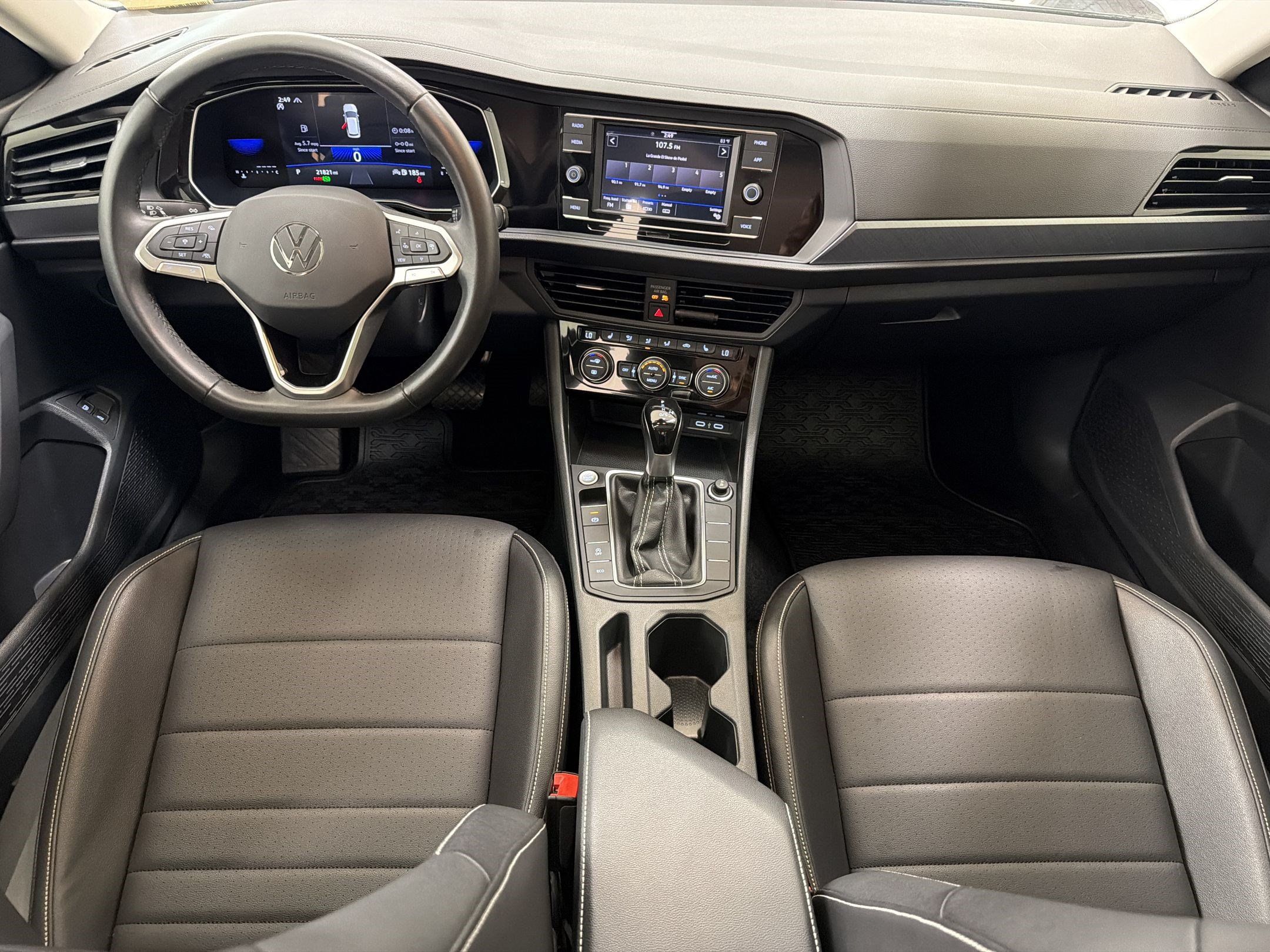 Used 2024 Volkswagen Jetta SE w/ Panoramic Sunroof Package FWD image 26