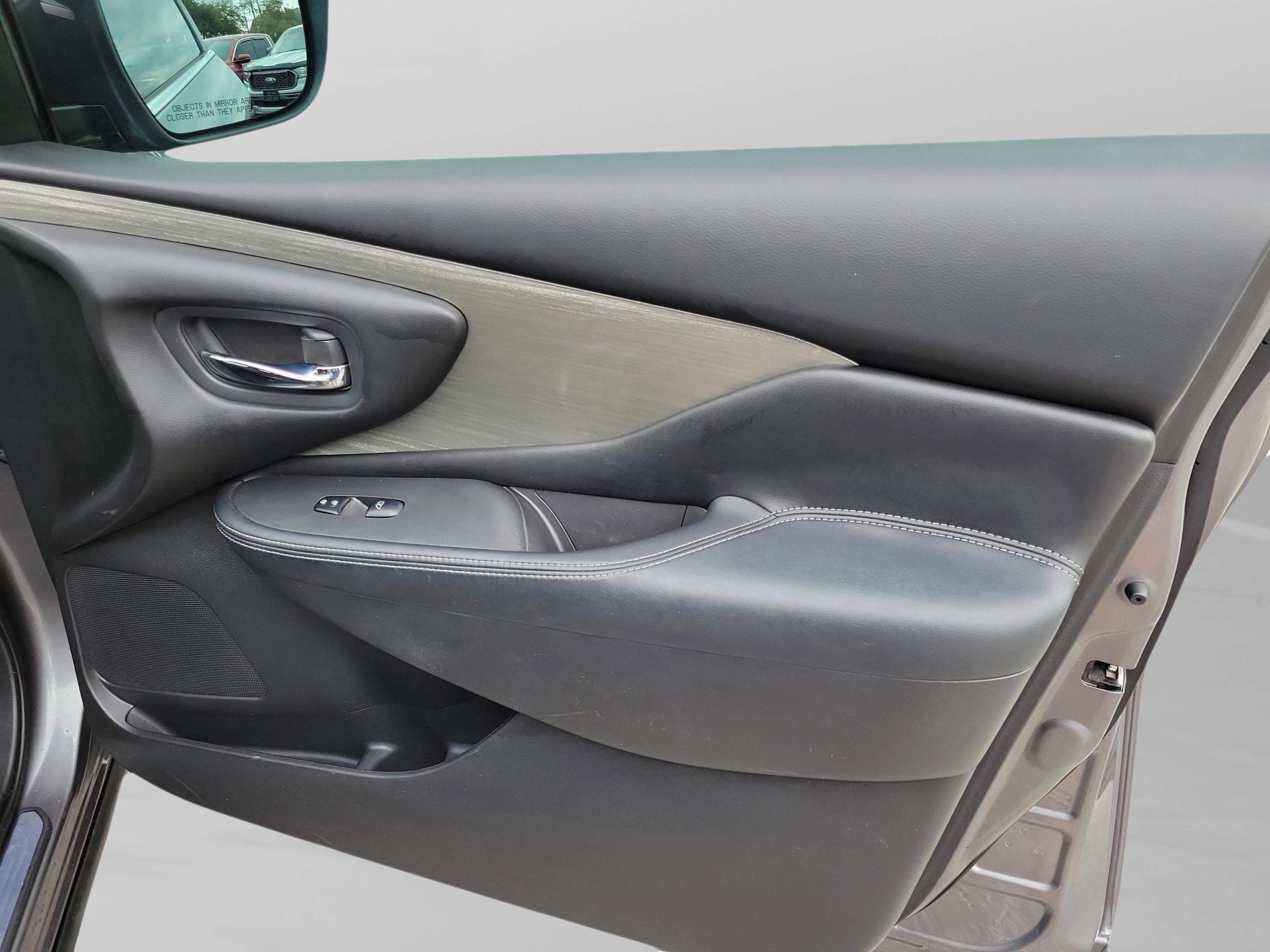 Used 2017 Nissan Murano SV w/ Premium Plus Package image 28