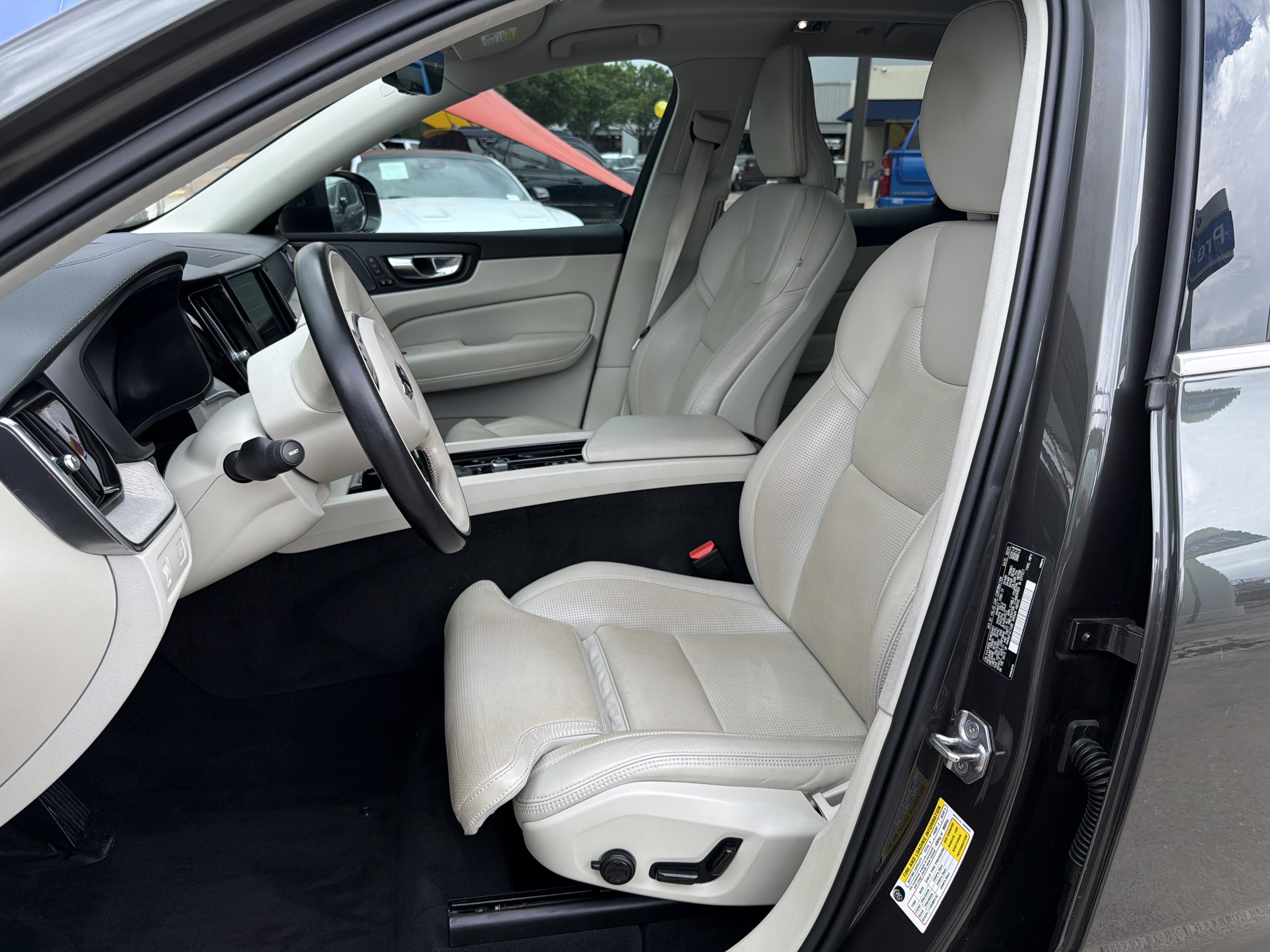 Used 2021 Volvo XC60 T5 Inscription FWD image 16