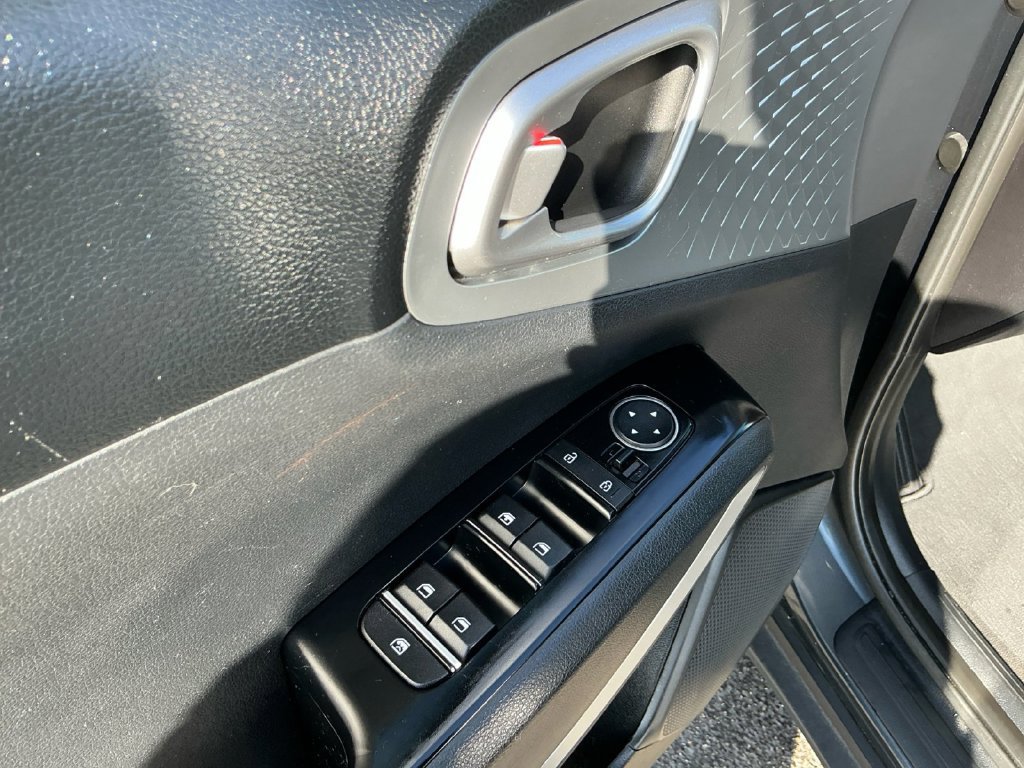 Used 2020 Kia Soul LX FWD image 16