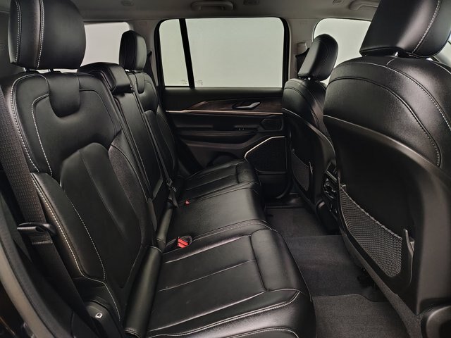 Used 2023 Jeep Grand Cherokee Limited AWD/4WD image 32