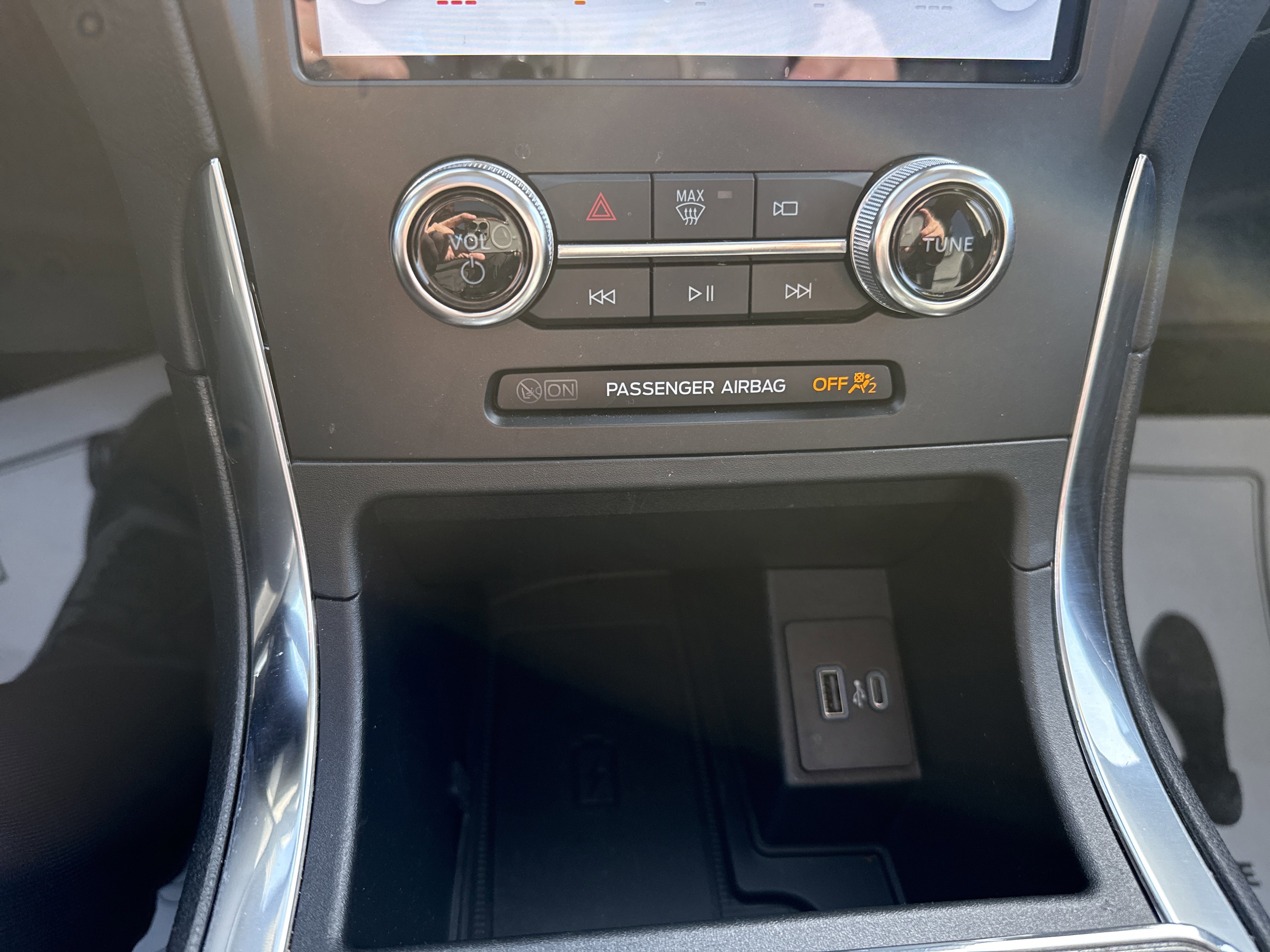 Certified 2024 Ford Edge Titanium w/ Equipment Group 301A image 27