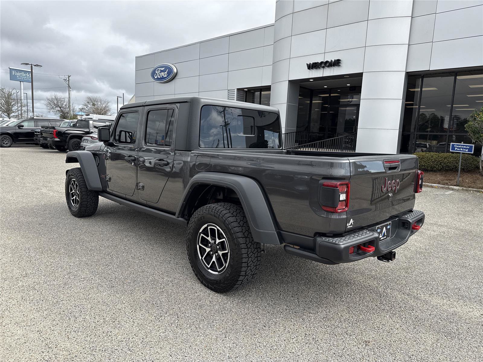 Used 2024 Jeep Gladiator Rubicon w/ Technology Group image 12
