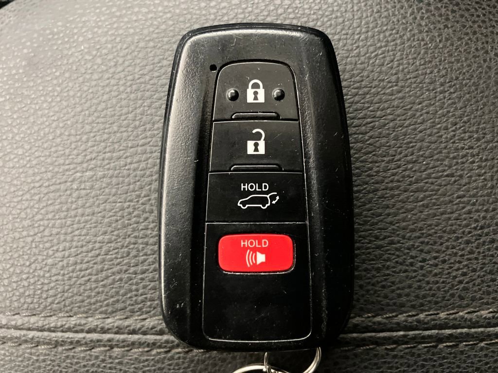 Used 2021 Toyota RAV4 XLE Premium image 30