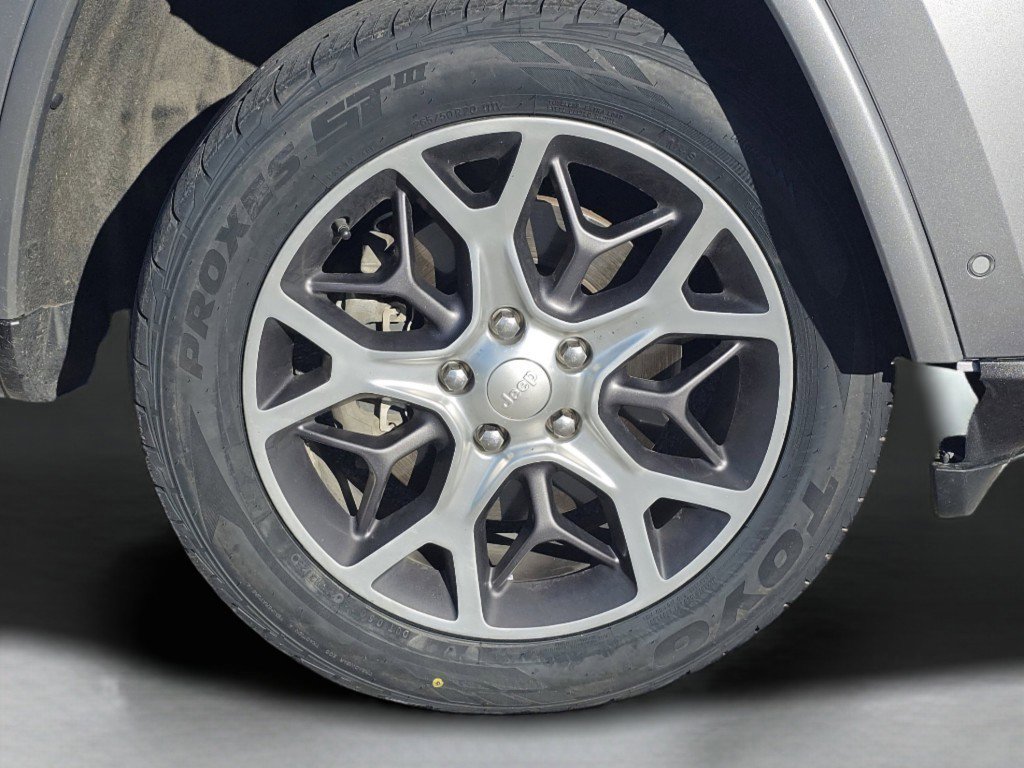 Used 2018 Jeep Grand Cherokee Limited image 19