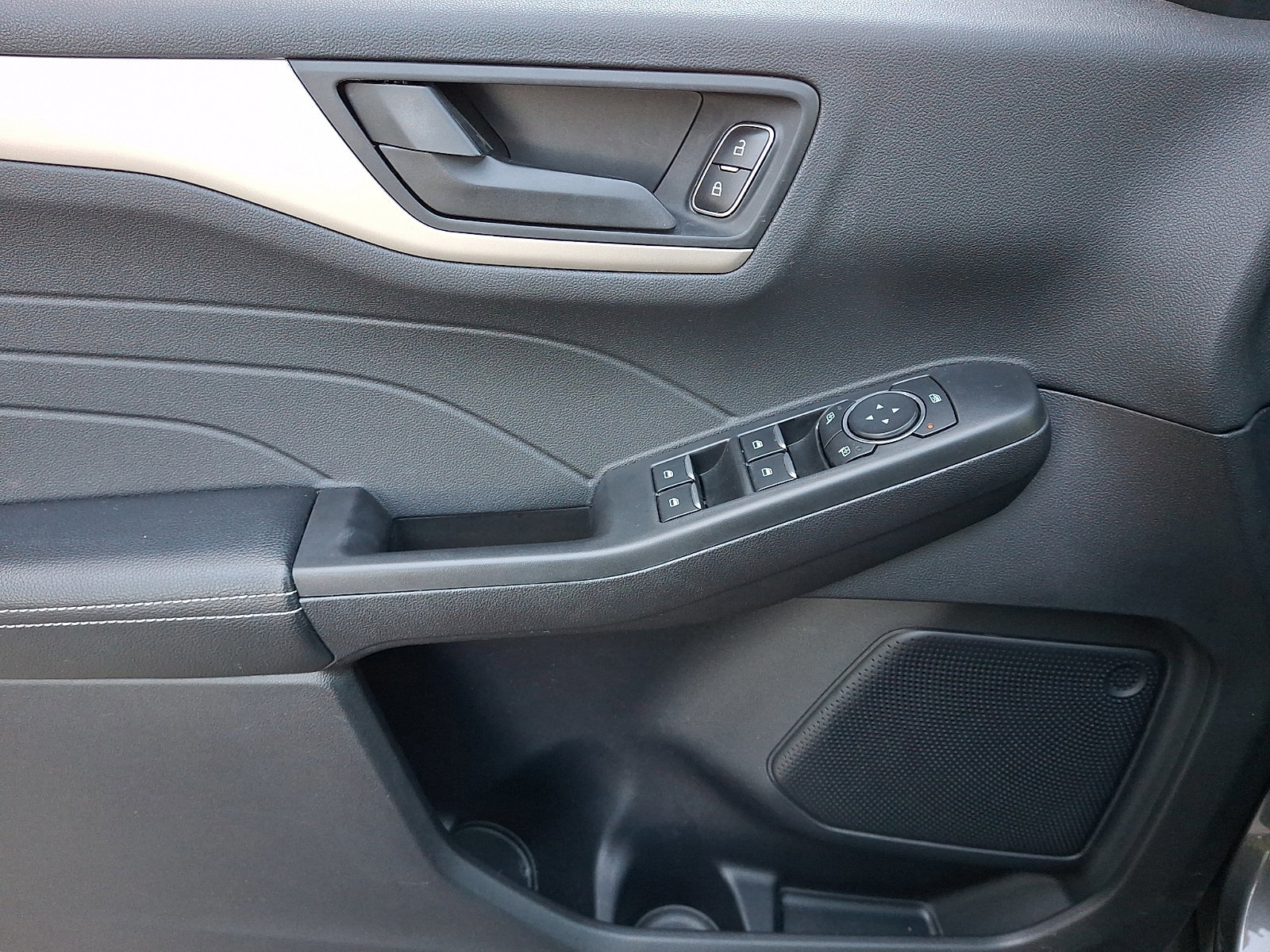 Certified 2022 Ford Escape SE w/ SE Sport Appearance Package image 14