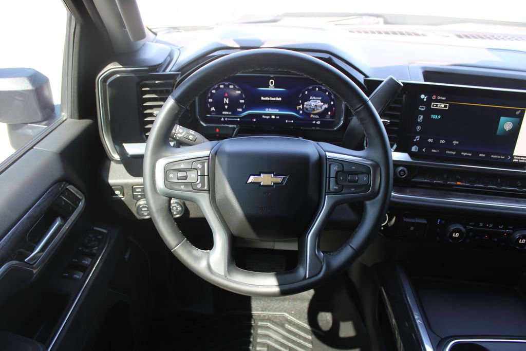Used 2025 Chevrolet Silverado 2500 LTZ w/ LTZ Convenience Package image 15