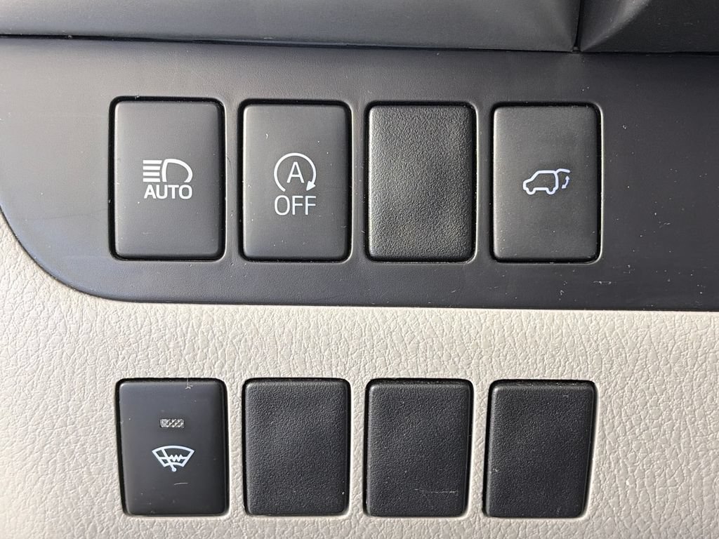Used 2018 Toyota Highlander Plus w/ Carpet Mat Package (TMS) AWD/4WD image 23