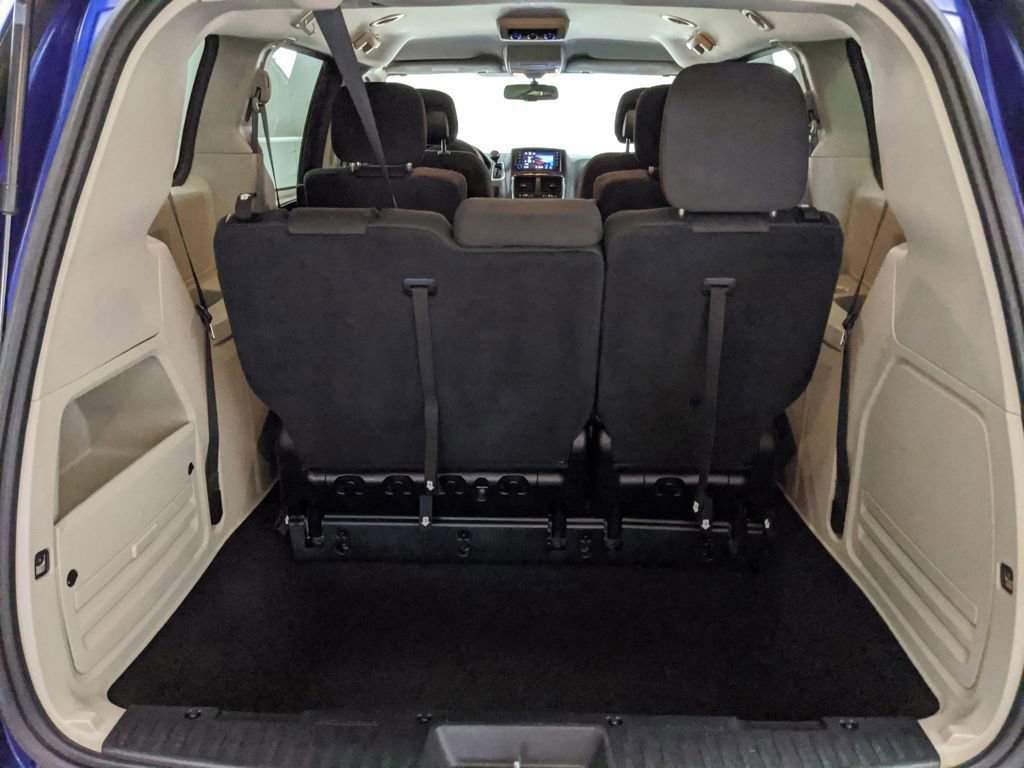 Used 2018 Dodge Grand Caravan SE w/ UConnect Hands-Free Group image 26