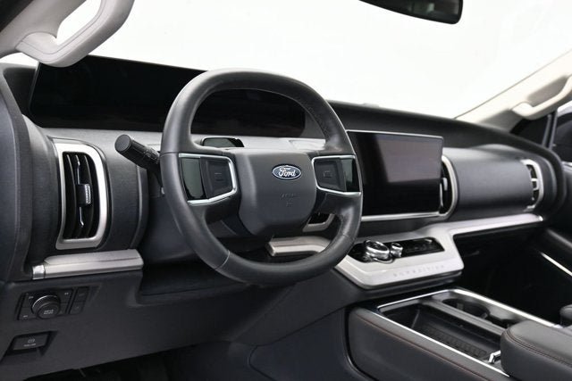 Certified 2025 Ford Expedition Active AWD/4WD image 18