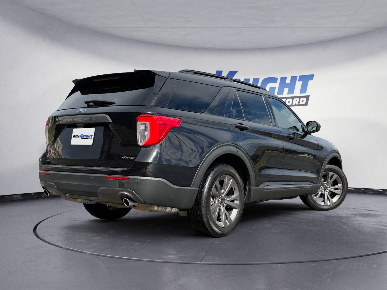 Certified 2021 Ford Explorer XLT w/ Equipment Group 202A AWD/4WD image 5