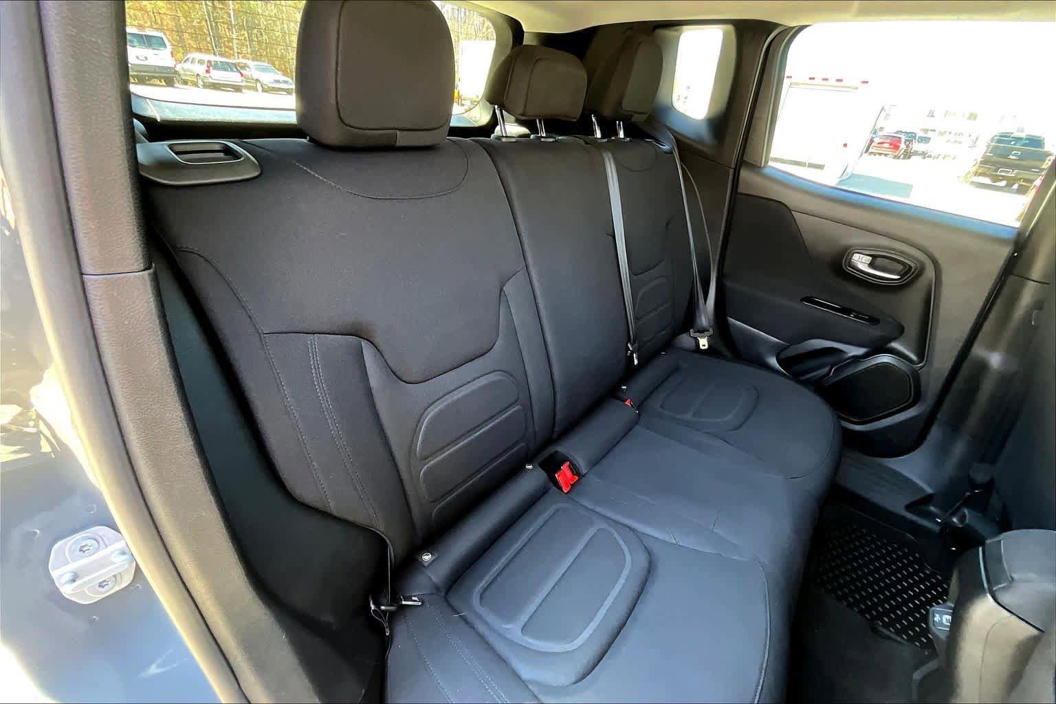 Used 2020 Jeep Renegade Latitude w/ Cold Weather Group AWD/4WD image 20