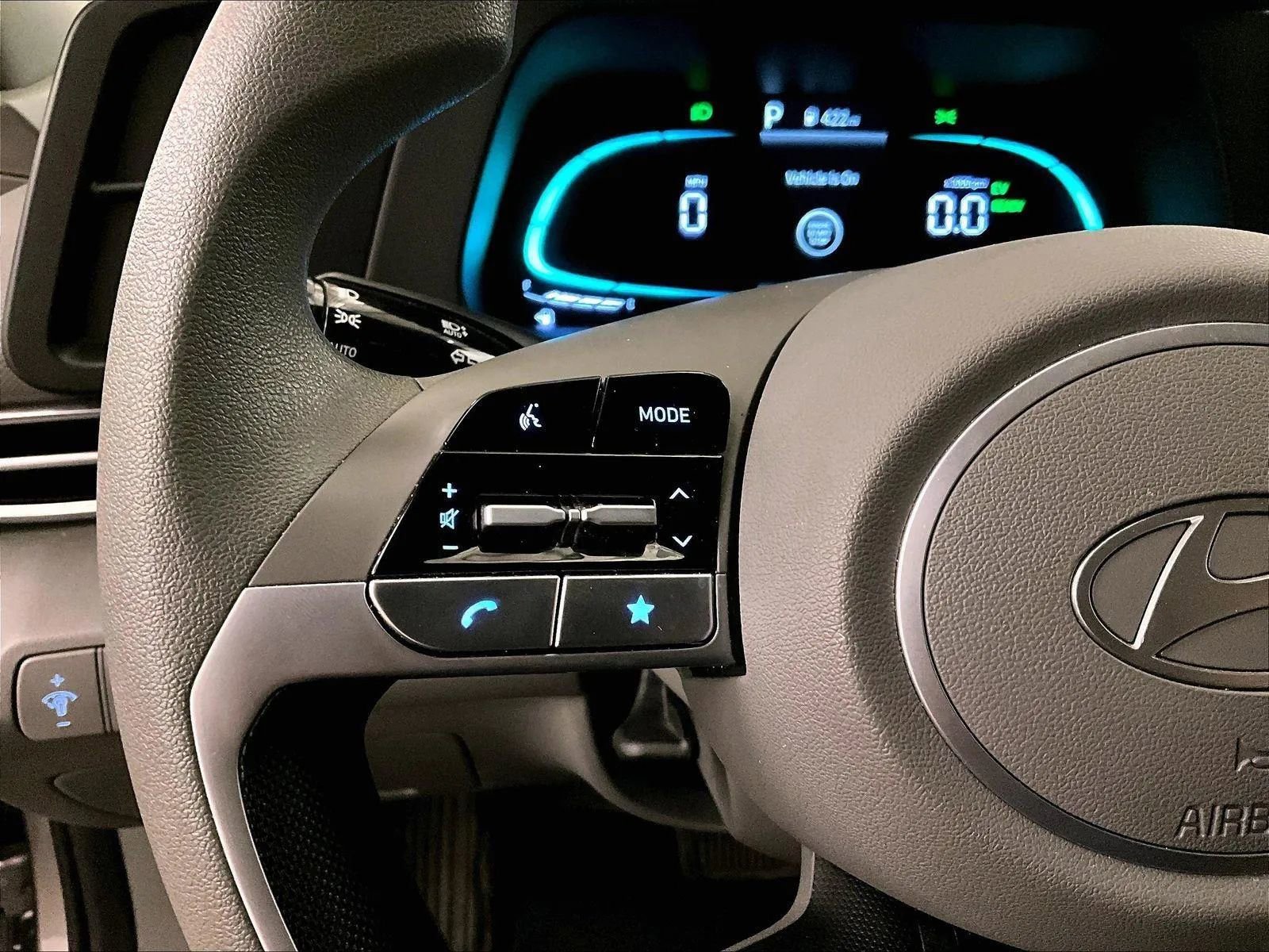 Used 2025 Hyundai Elantra Blue image 17