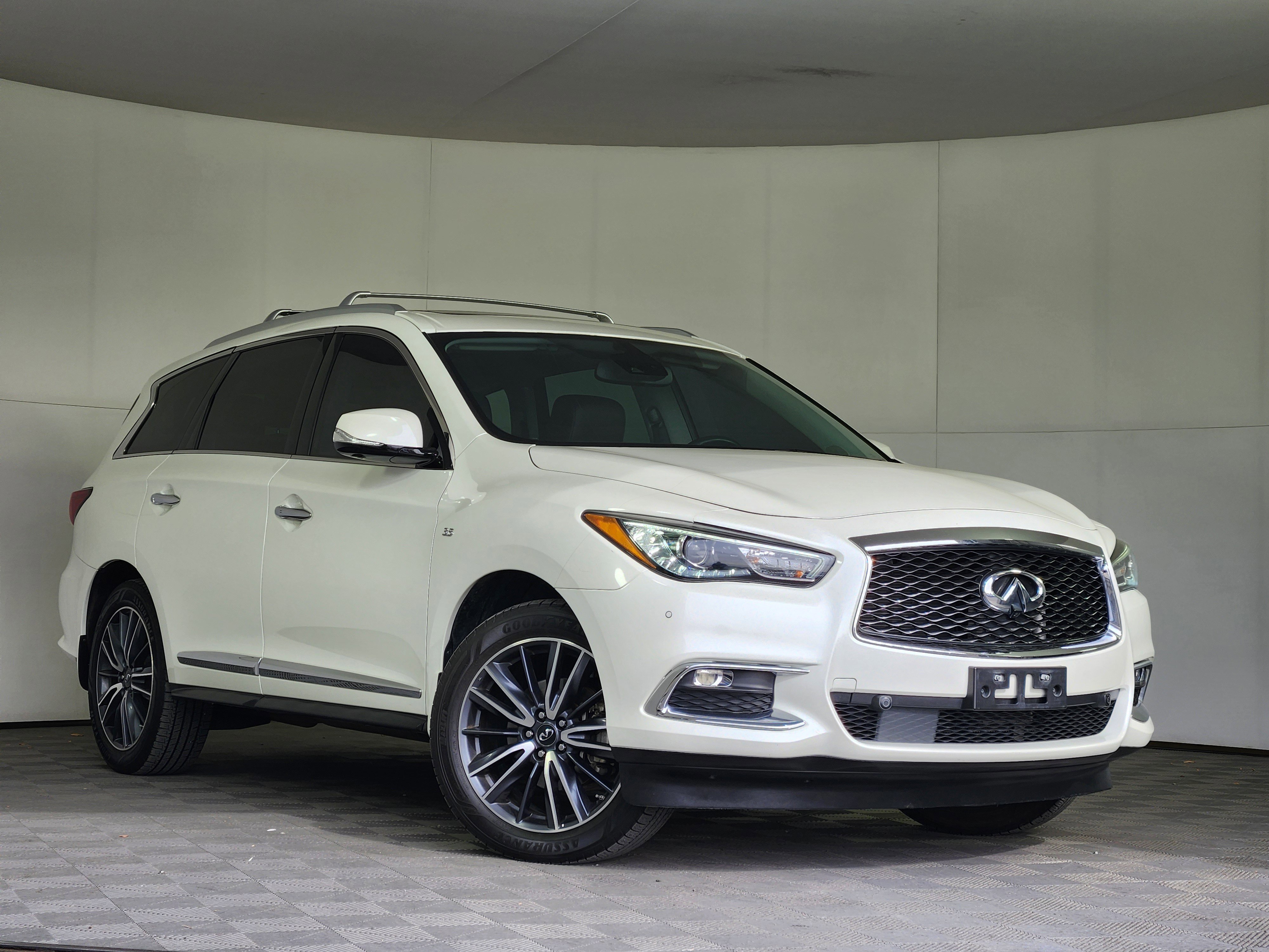 Used 2017 INFINITI QX60 Luxe w/ Deluxe Technology Package image 7