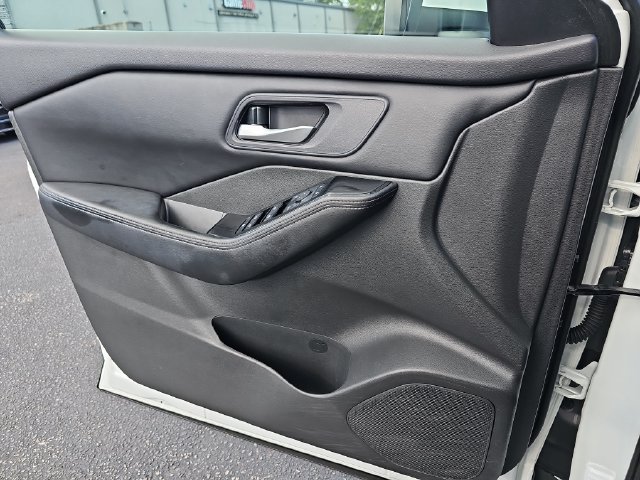 Used 2024 Nissan Rogue SV FWD image 33
