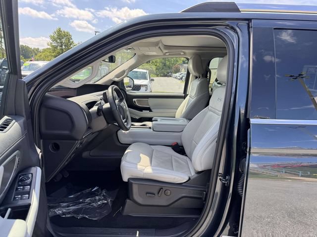 Certified 2025 Ford Expedition Platinum w/ Driver's Package AWD/4WD image 17