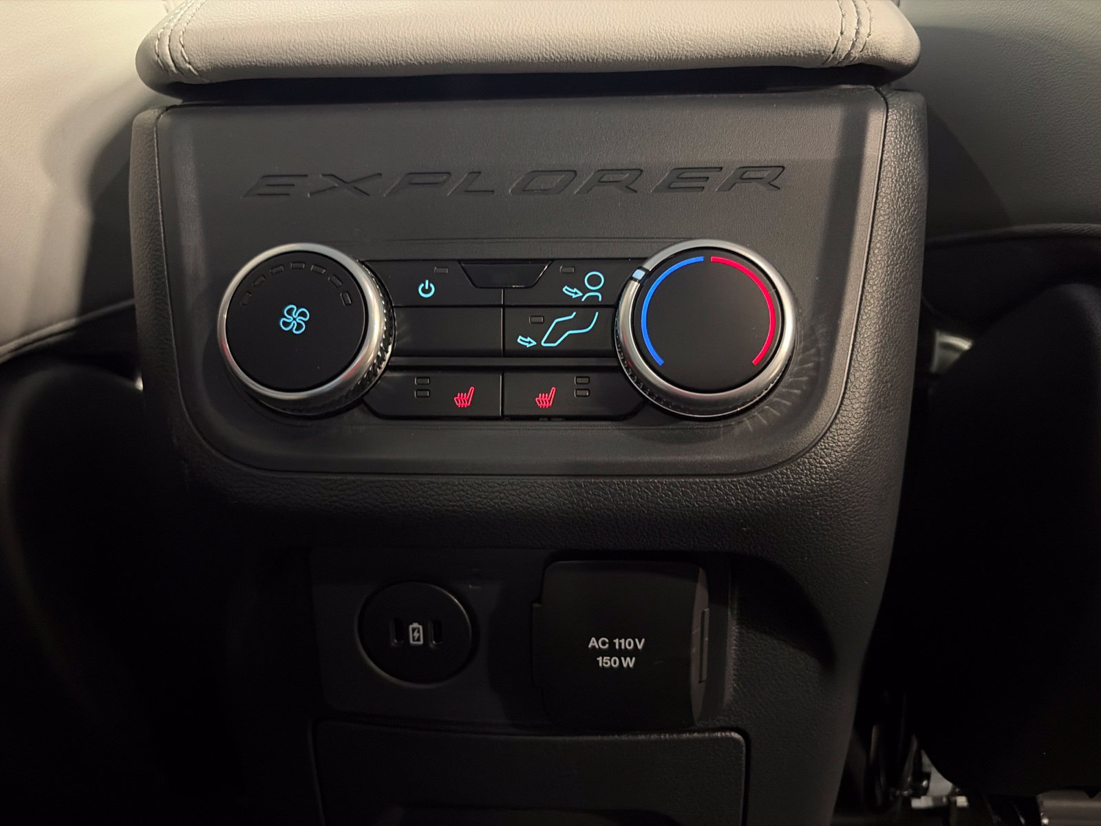 Certified 2025 Ford Explorer Platinum w/ Ultimate Package AWD/4WD image 20