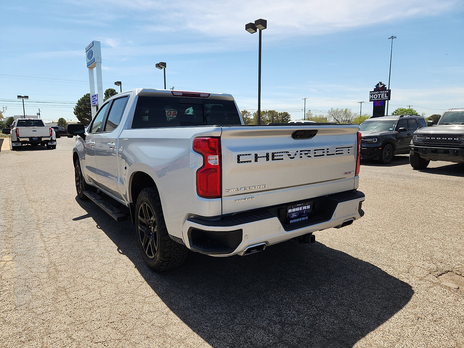 Used 2022 Chevrolet Silverado 1500 RST image 3