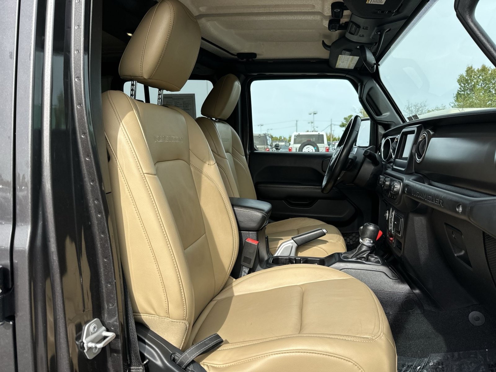 Used 2018 Jeep Wrangler Unlimited Rubicon w/ Dual Top Group AWD/4WD image 27