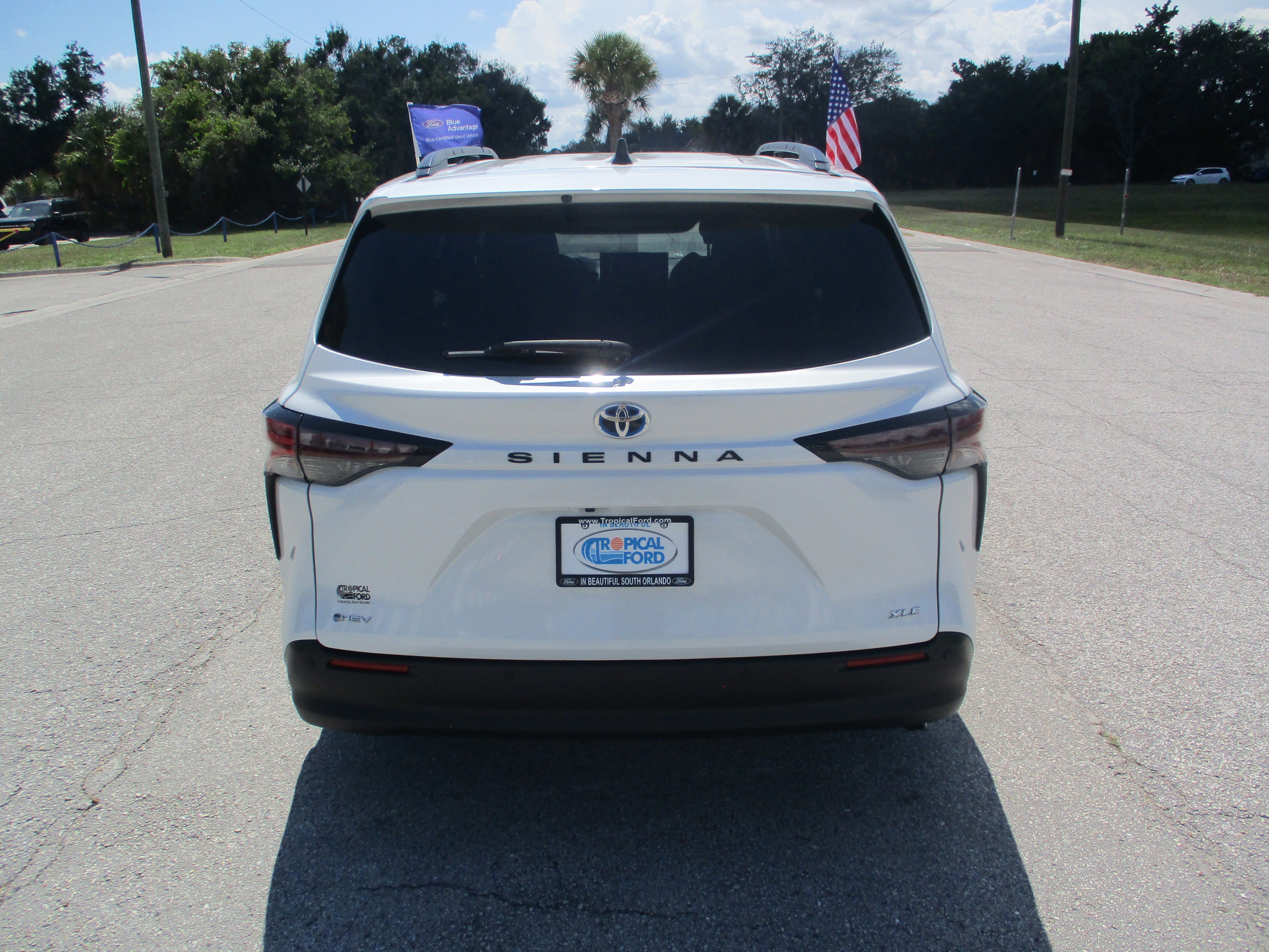 Used 2025 Toyota Sienna XLE FWD image 6