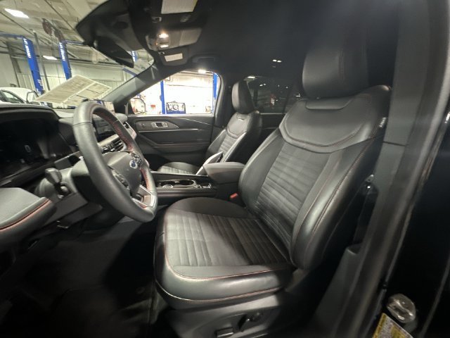 Certified 2025 Ford Explorer ST-Line AWD/4WD image 17