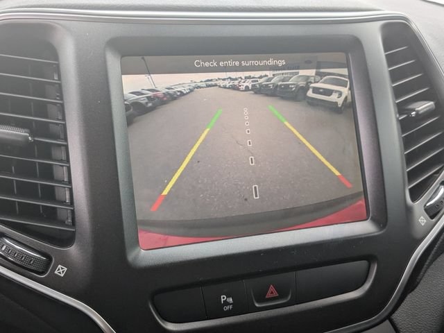 Used 2019 Jeep Cherokee Trailhawk AWD/4WD image 16
