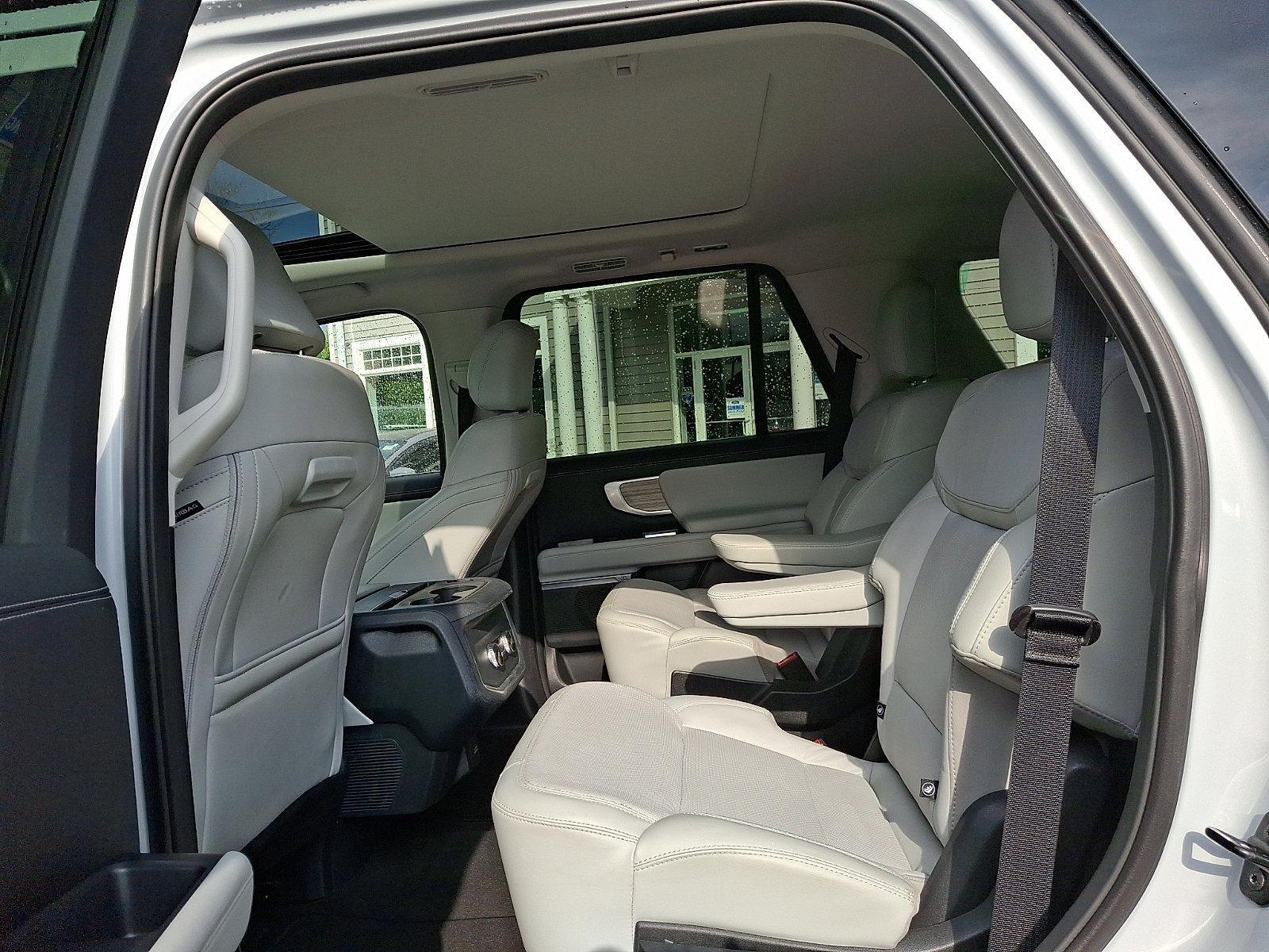 Certified 2025 Ford Expedition Platinum AWD/4WD image 11