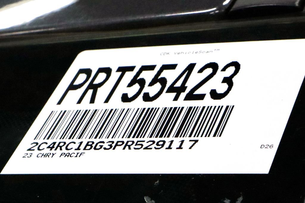 Used 2023 Chrysler Pacifica Touring-L FWD image 34